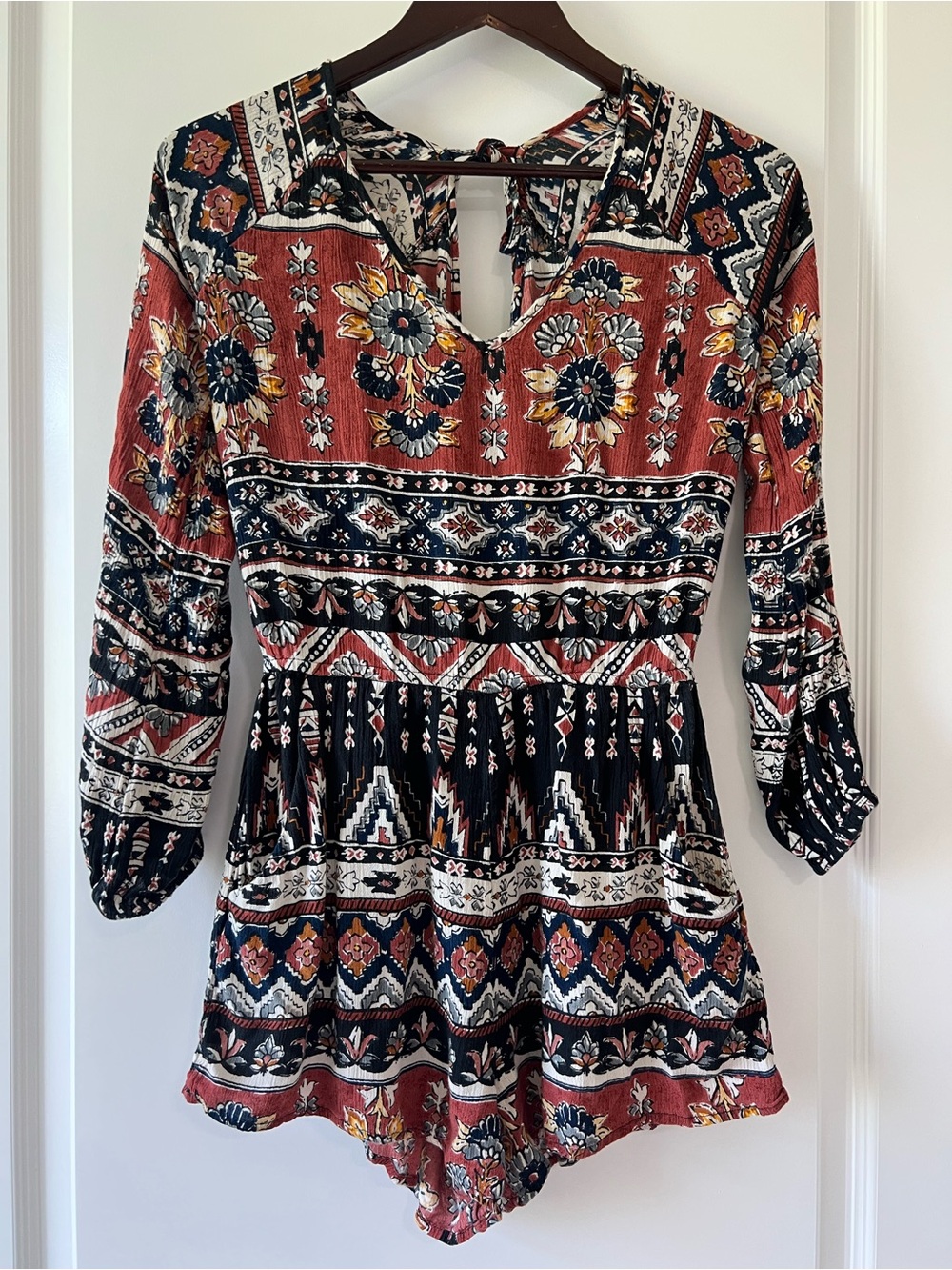 Billabong Boho Blue Red Floral Tribal Long Sleeve Romper V Neck Womens Size M